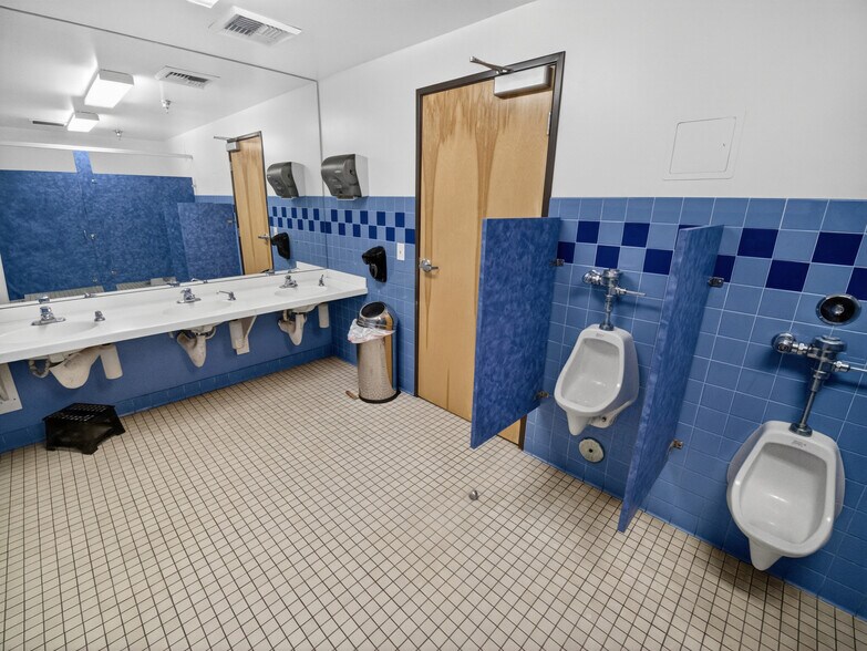 More Photos Of 2350-2400 S Central Ave, Compton Warehouse For Lease