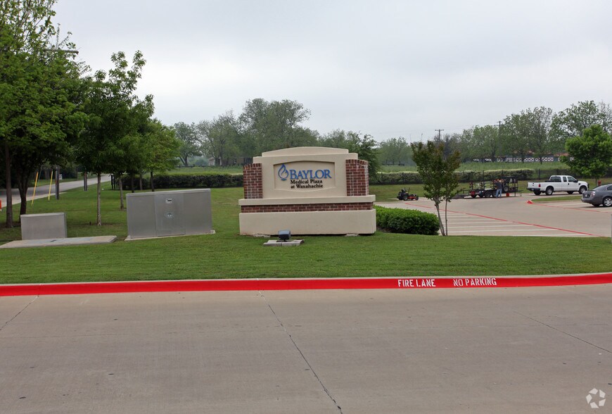 More Photos Of 1305 W Jefferson St, Waxahachie Medical For Sale