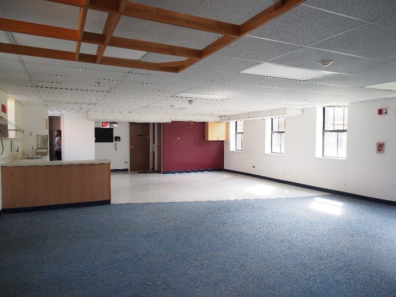 More Photos Of 329-331 S York Rd, Bensenville Daycare Center For Lease