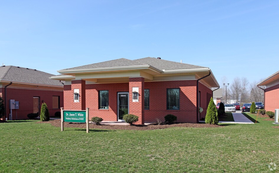 More Photos Of 5844 Snyder Dr, Lockport Medical For Lease