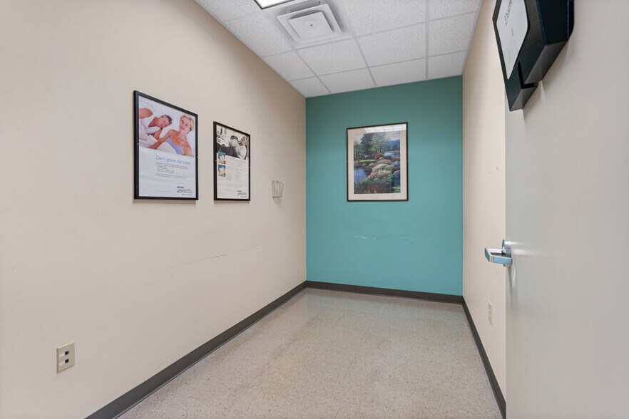 More Photos Of 2640 Pitcairn Rd, Monroeville Medical For Sale
