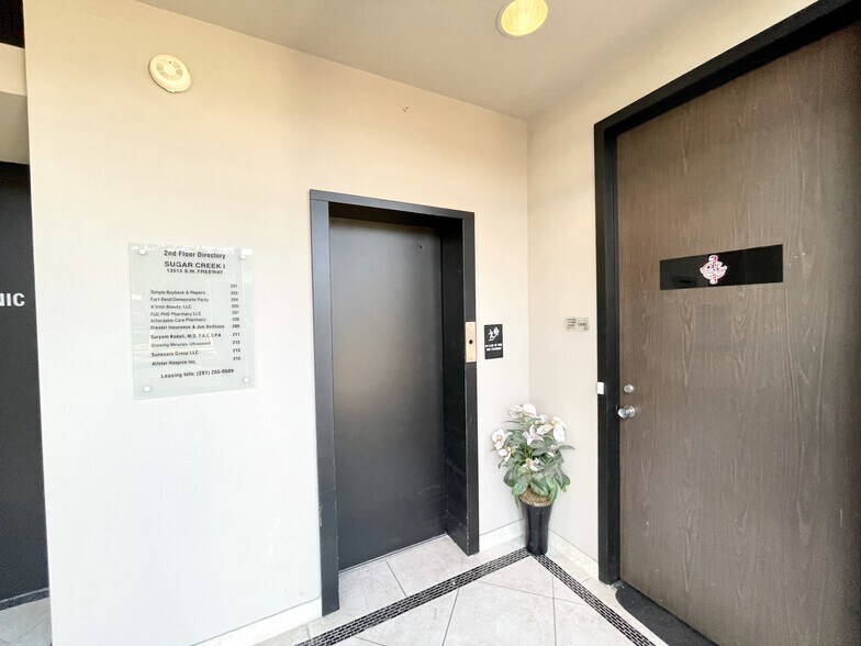 More Photos Of 13515 Southwest Fwy, Sugar Land Office For Lease