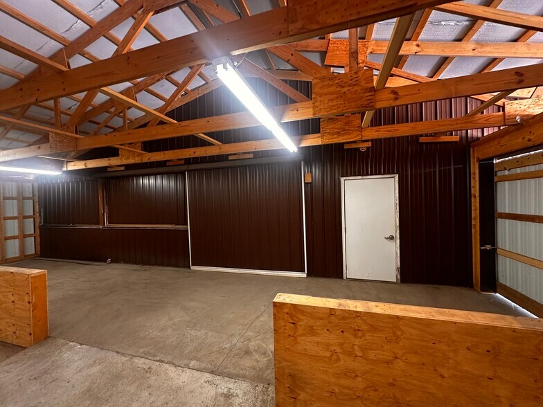 More Photos Of 522A S Main St, Broadway Flex For Sale