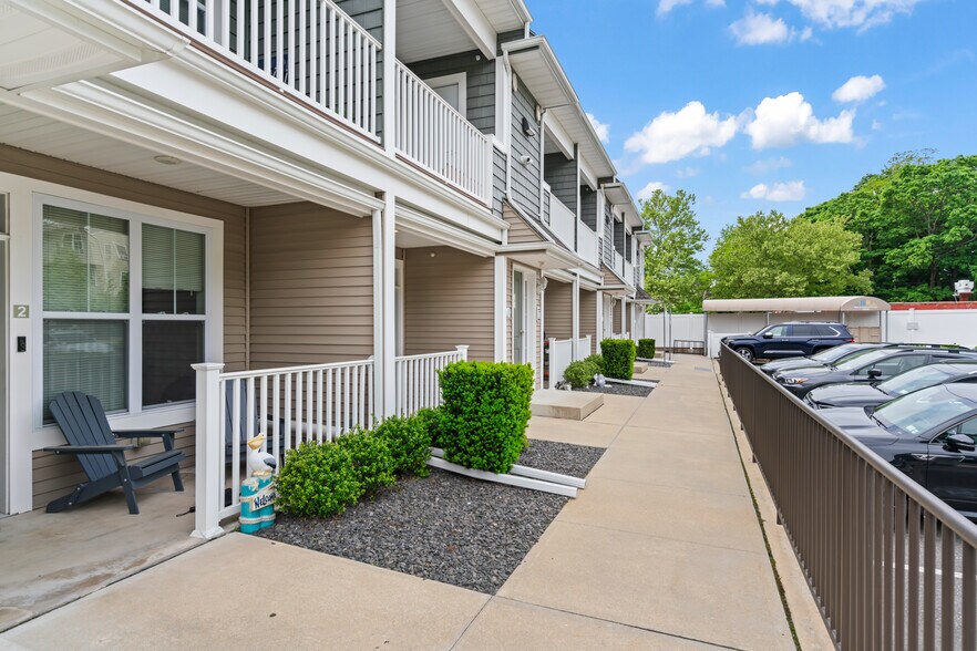 More Photos Of 1046 New York Ave, Huntington Station Apartments For Sale