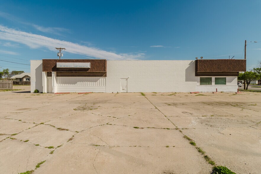More Photos Of 1015 S Meridian Ave, Wichita Auto Repair For Sale