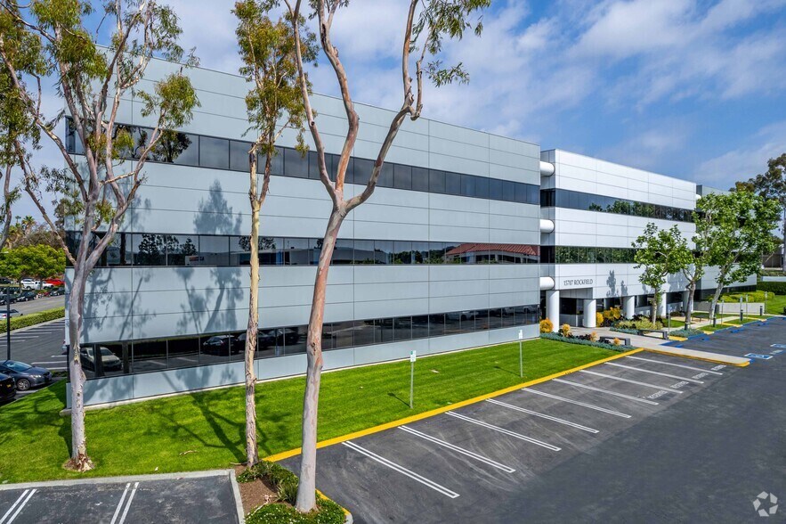 More Photos Of 15707 Rockfield Blvd, Irvine Office For Lease