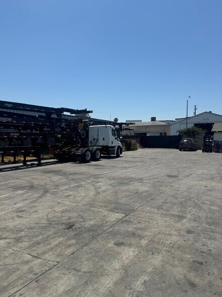 More Photos Of 10986 Vulcan St, South Gate Contractor Storage Yard For Sale