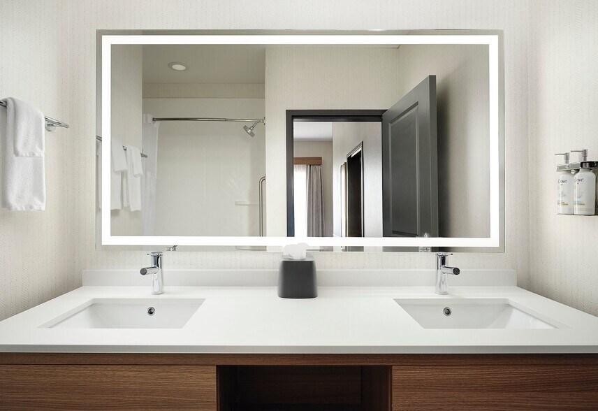 More Photos Of 100 N Frontage Rd, Meridian Hotel For Sale