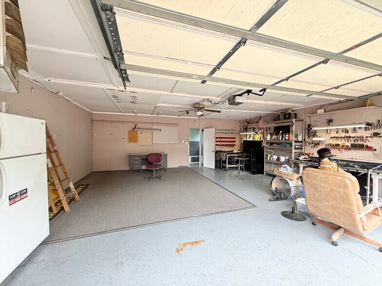 More Photos Of 4529 11th St, Rock Island Office For Sale