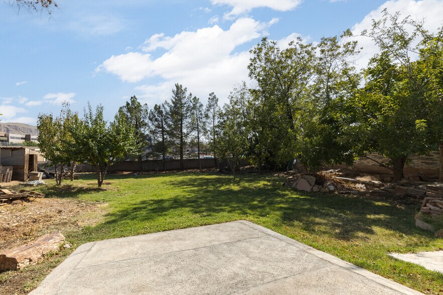 More Photos Of 481 W 100 N, Hurricane Specialty For Sale