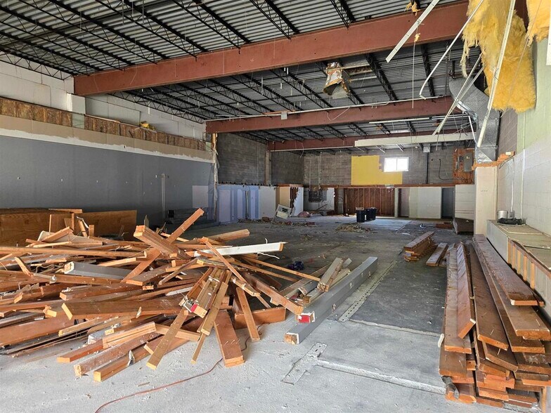 More Photos Of 962-980 Main St, Dubuque Storefront Retail Office For Lease