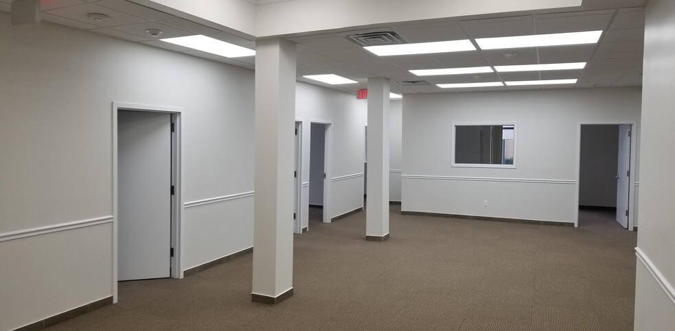 More Photos Of 210 Old Country Rd, Mineola Office For Lease