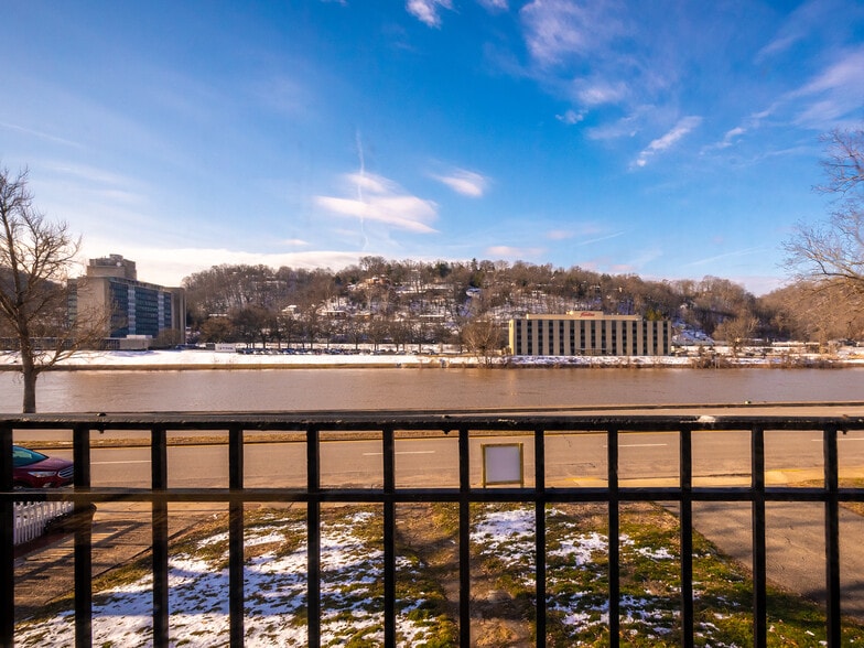 More Photos Of 1526 Kanawha Blvd E, Charleston Office Residential For Sale