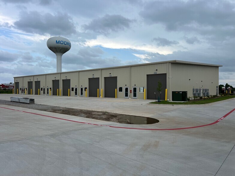 More Photos Of 1600 S Broadway Ave, Moore Self Storage For Lease