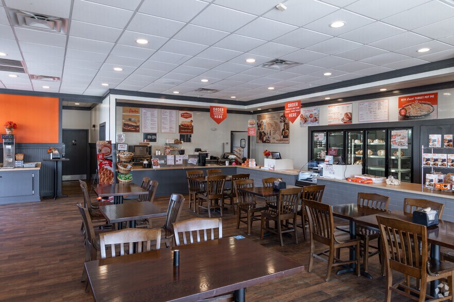 More Photos Of 150 S Houston Lake Rd, Warner Robins Storefront For Sale