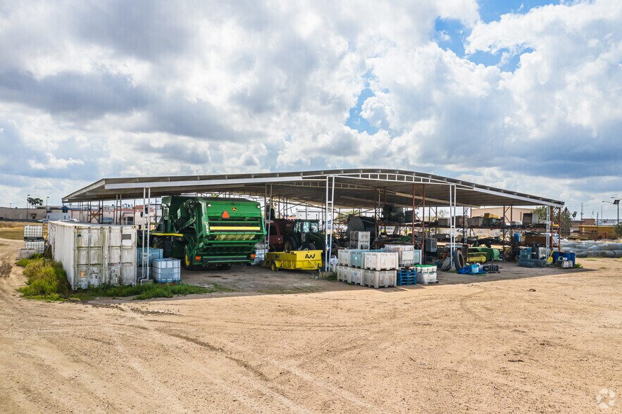 More Photos Of 2300 Vo Tech Dr, Weslaco Distribution For Lease