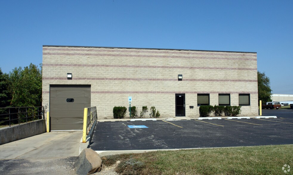 More Photos Of 320 Rocbaar Dr, Romeoville Warehouse For Sale