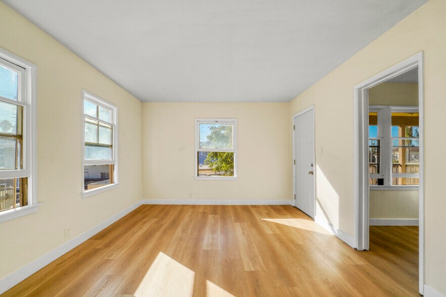 More Photos Of 1922 Locust Ave, Long Beach Apartments For Sale