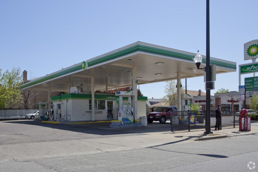 Primary Photo Of 6350 W Montrose Ave, Chicago Service Station For Sale