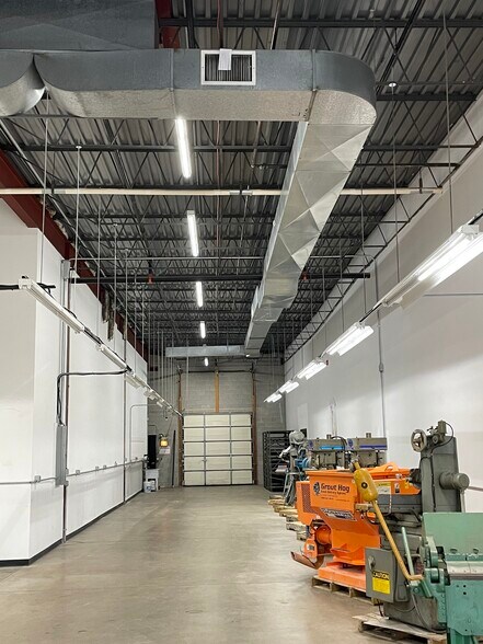 More Photos Of 8120 River Dr, Morton Grove Warehouse For Lease