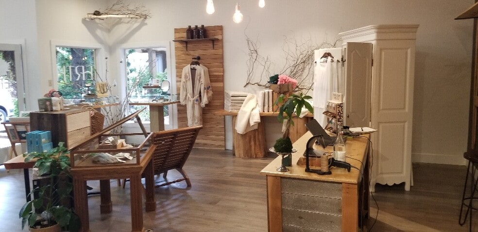 More Photos Of 101-107 S 1st St, La Conner Storefront For Sale