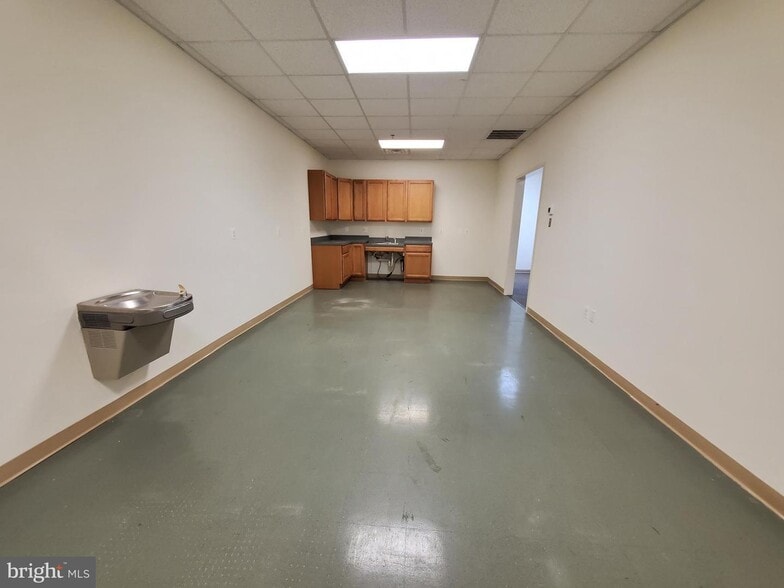 More Photos Of 3619 Richmond Hwy, Stafford Light Distribution For Sale