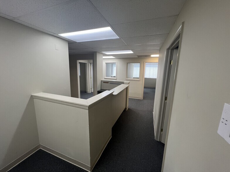 More Photos Of 2444 Solomons Island Rd, Annapolis General Retail For Sale