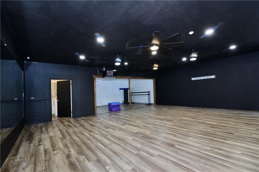 More Photos Of 7354-7366 Post Rd, North Kingstown Restaurant For Sale