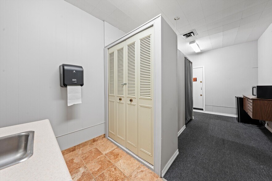 More Photos Of 11 S Cascade St, Kennewick Office For Sale