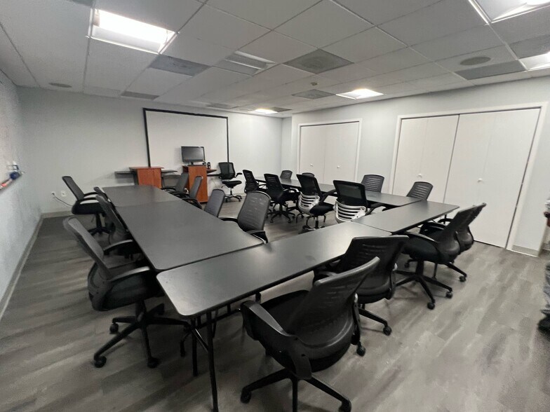 Primary Photo Of 438 N Frederick Ave, Gaithersburg Medical For Lease