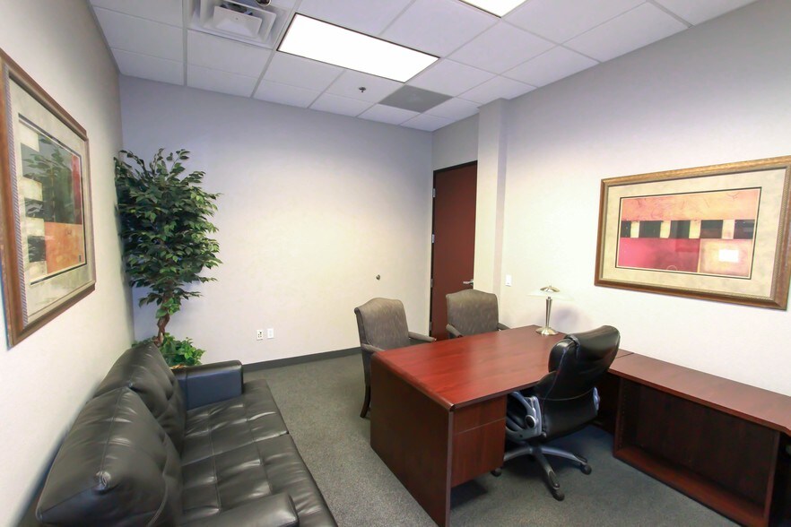 More Photos Of 1830 S Alma School Rd, Mesa Medical For Sale