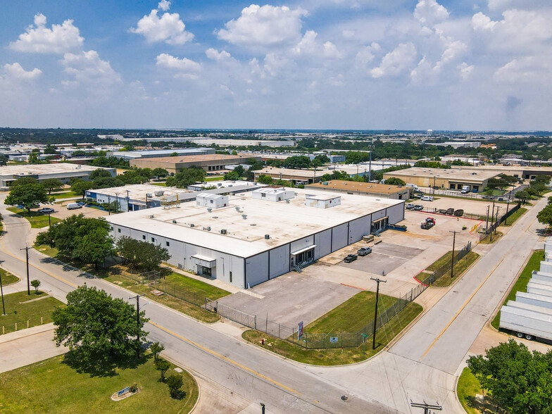More Photos Of 1205 E Avenue H, Grand Prairie Distribution For Sale