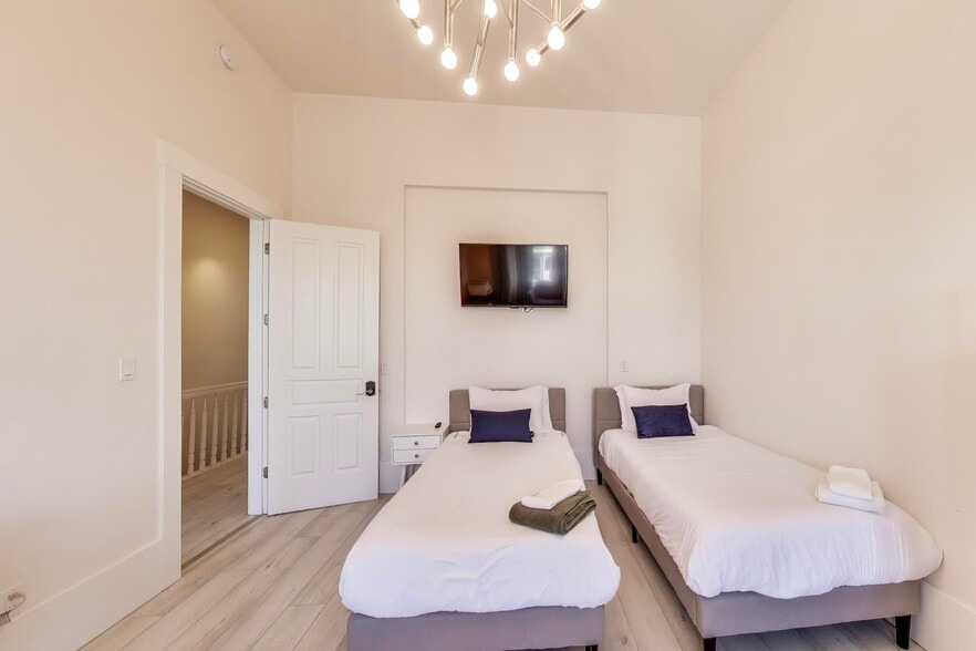 More Photos Of 751 Capp st, San Francisco Apartments For Sale