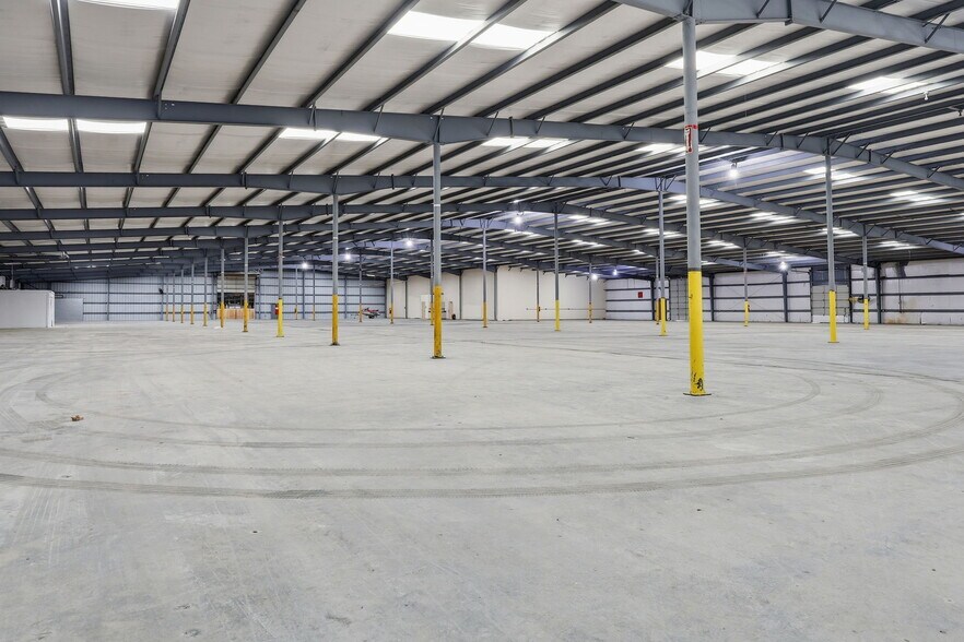More Photos Of 1730 Five Points Ln, Fuquay-Varina Warehouse For Lease