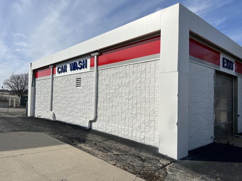 More Photos Of 6311 S 13th St, Milwaukee Service Station For Sale