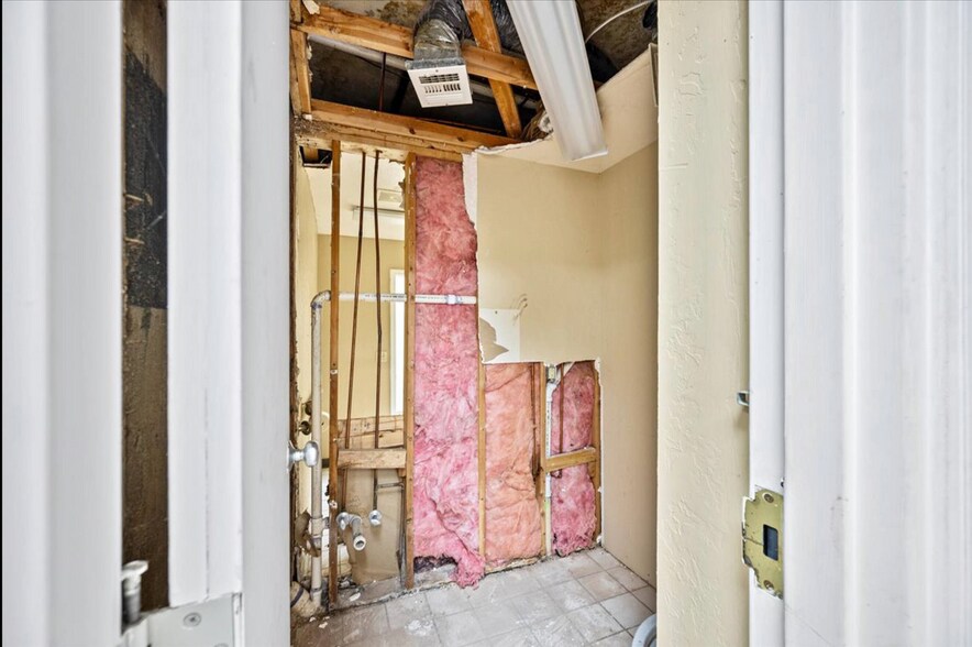 More Photos Of 1511 NW Cache Rd, Lawton General Retail For Sale