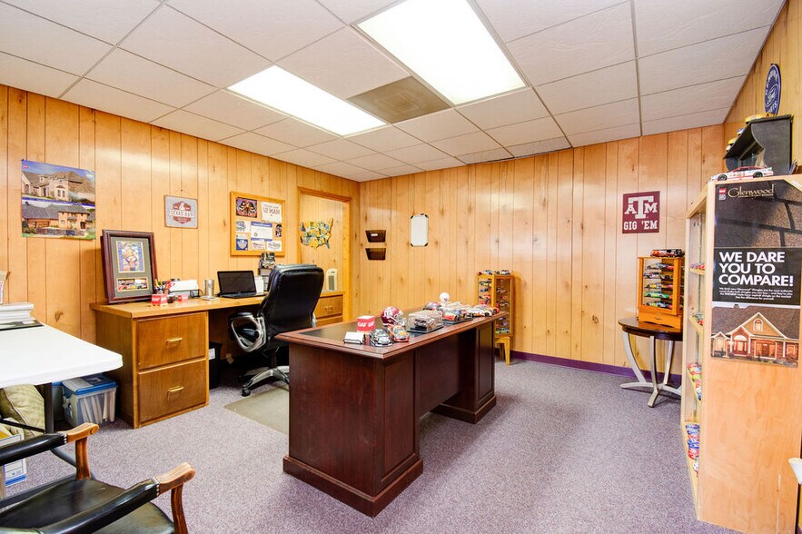 More Photos Of 4414 Avenue A, Lubbock Warehouse For Lease