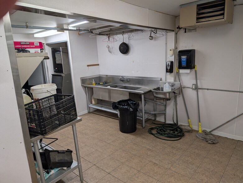 More Photos Of 2300 Wharncliffe Rd S, London Restaurant For Sale