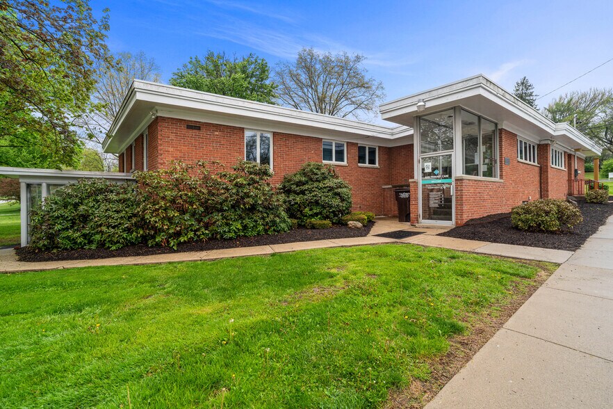 More Photos Of 400 W Butler St, Mercer Medical For Sale