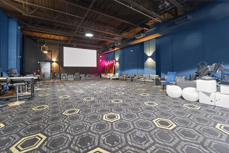 More Photos Of 404 E Baltimore St, Baltimore Storefront Retail Office For Lease
