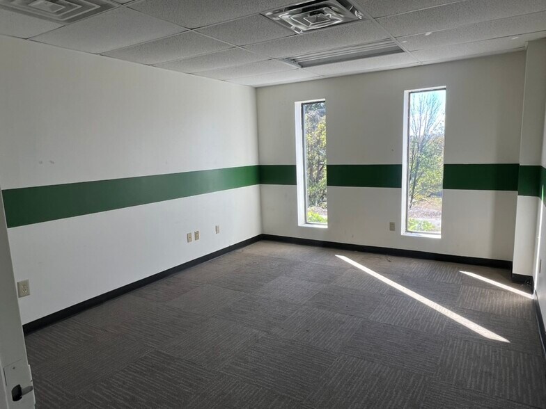 More Photos Of 6340 Bonny Oaks Dr, Chattanooga Warehouse For Lease