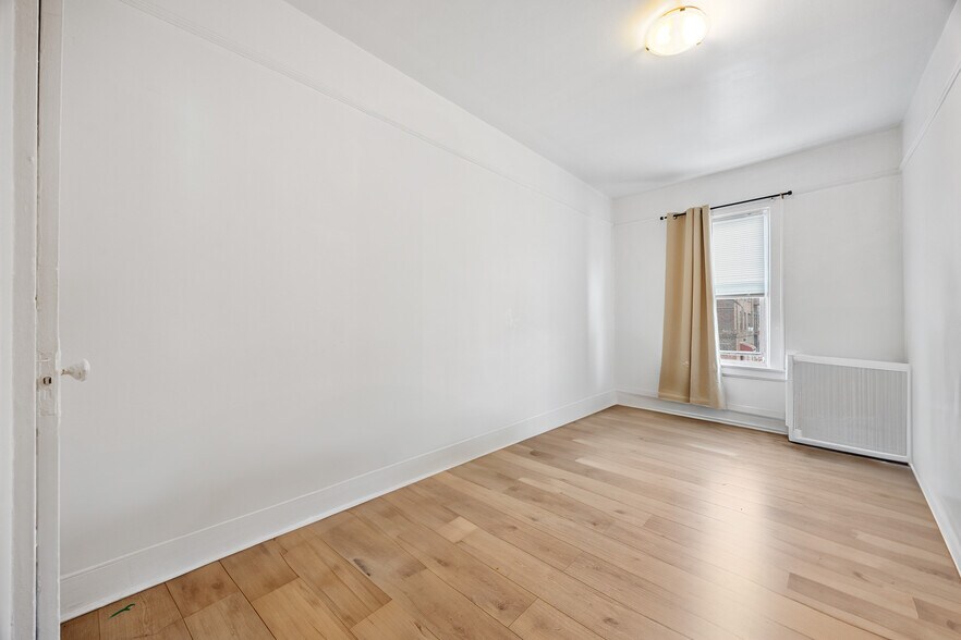 More Photos Of 15226-15228 Northern Blvd, Flushing General Retail For Sale