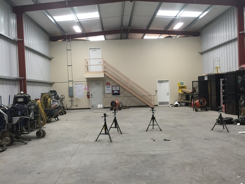 More Photos Of 27506 Highway 119, Taft Warehouse For Sale