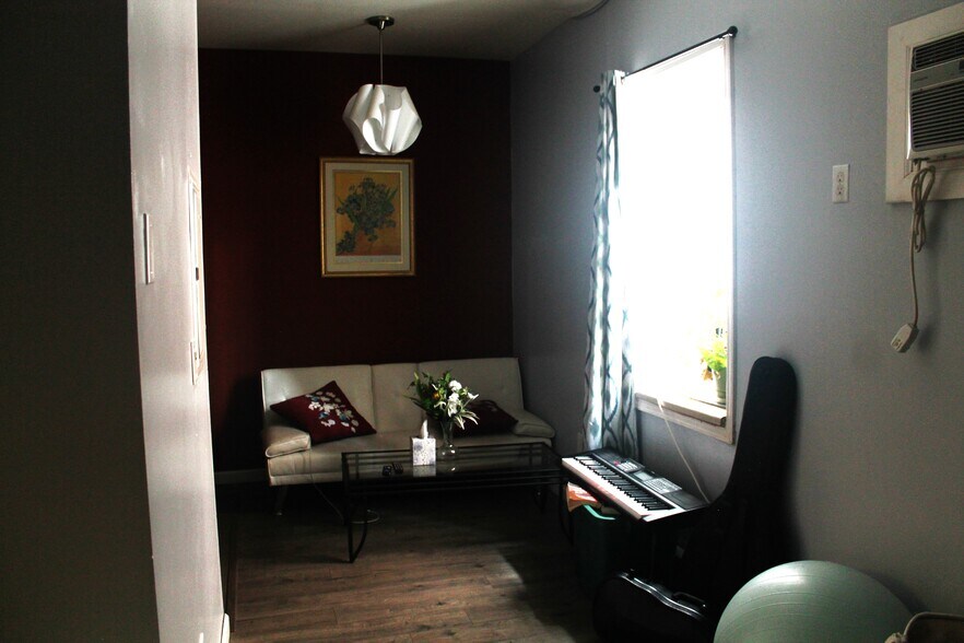 More Photos Of 114 S Illinois Ave, Carbondale Storefront Retail Residential For Sale