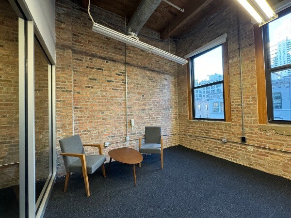 More Photos Of 9-15 W Hubbard St, Chicago Loft Creative Space For Lease