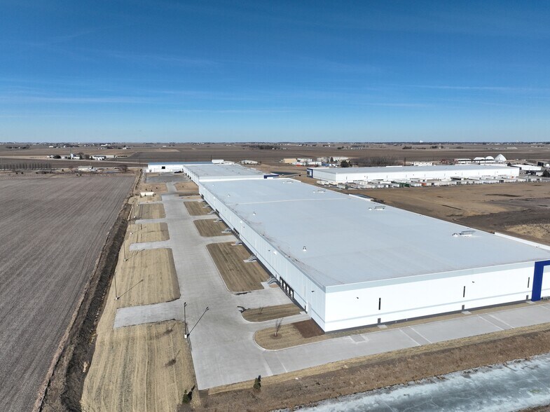 More Photos Of 8730 Northwest Blvd, Davenport Unknown For Lease