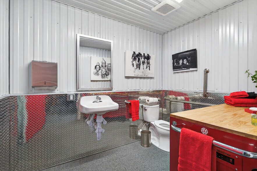 More Photos Of 663 Valerie Ave, Hudson Specialty For Sale