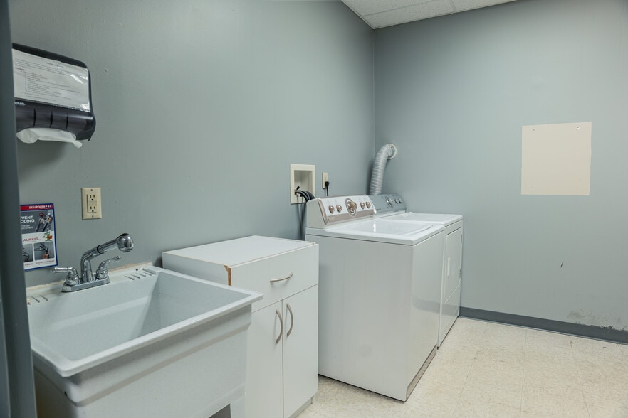 More Photos Of 4020 Columbus Ave, Anderson General Retail For Lease