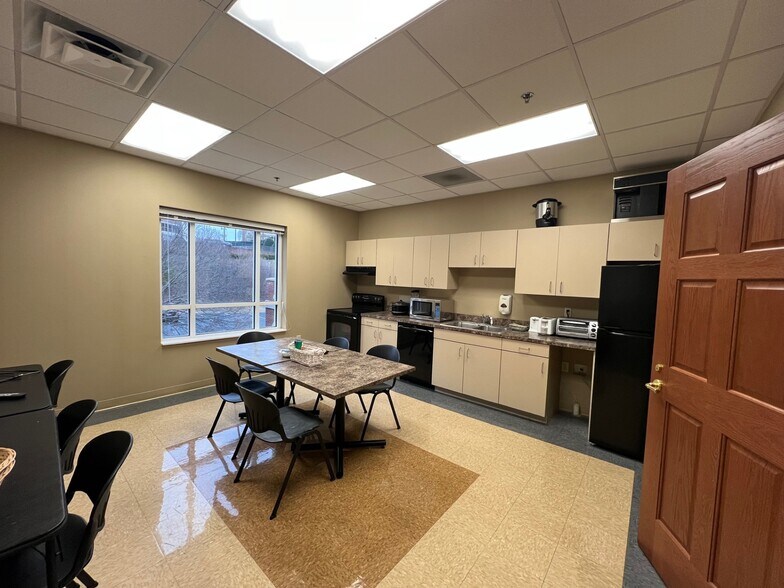 More Photos Of 6501 Kingston Pike, Knoxville Bank For Lease