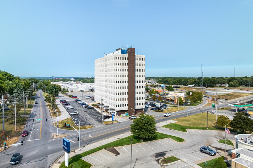 More Photos Of 4240 Blue Ridge Blvd, Kansas City Office For Lease